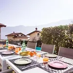 Sanny-grande B Sleeps 8 With Pool By Italian * Ossuccio