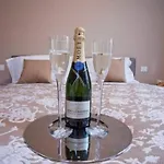 Sanny-grande B Sleeps 8 With Pool By Italian Apartment Ossuccio