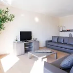 Sanny-grande B Sleeps 8 With Pool By Italian Appartement Ossuccio