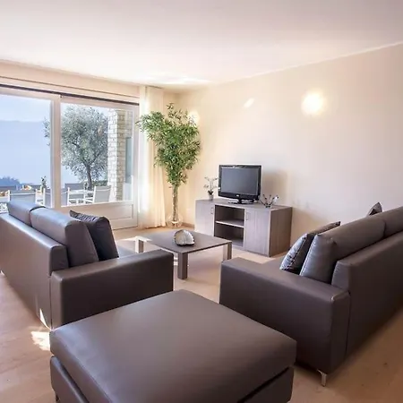 Sanny-grande B Sleeps 8 With Pool By Italian Appartement *