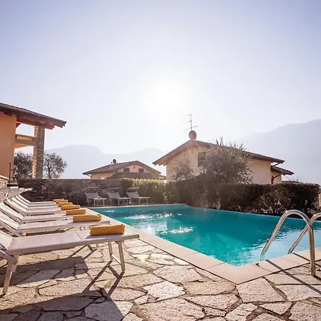 Sanny-grande B Sleeps 8 With Pool By Italian *