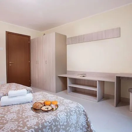 Sanny-grande B Sleeps 8 With Pool By Italian Apartamento Ossuccio