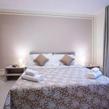 Sanny-grande B Sleeps 8 With Pool By Italian *