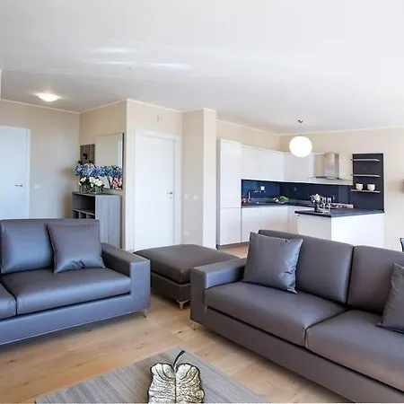 Sanny-grande B Sleeps 8 With Pool By Italian Apartamento *