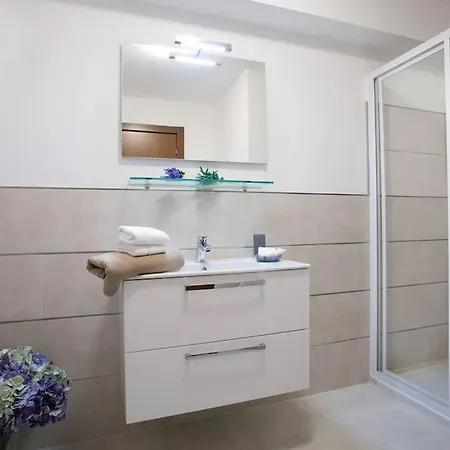 Sanny-grande B Sleeps 8 With Pool By Italian