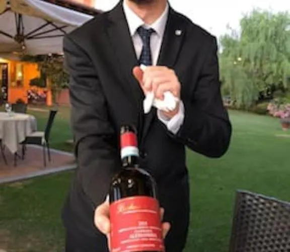 Sanny-grande B Sleeps 8 With Pool By Italian Ossuccio