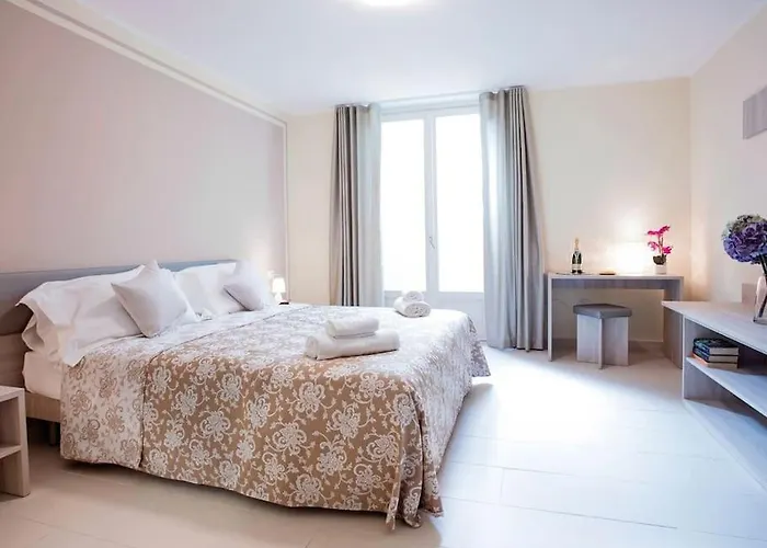 Sanny-grande B Sleeps 8 With Pool By Italian *