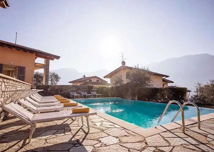 Sanny-grande B Sleeps 8 With Pool By Italian *