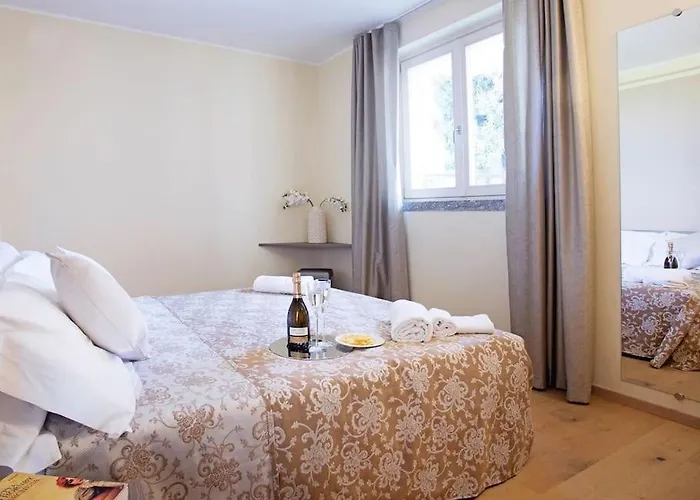 Sanny-grande B Sleeps 8 With Pool By Italian Apartment *