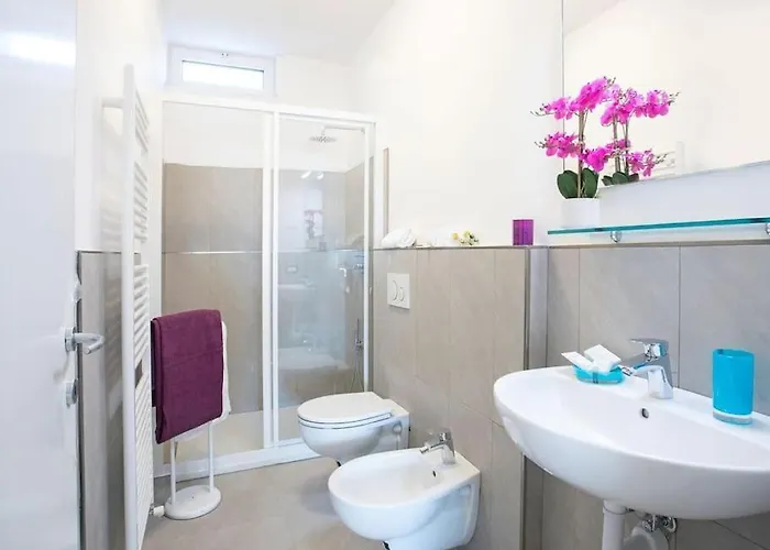 Sanny-grande B Sleeps 8 With Pool By Italian * Ossuccio