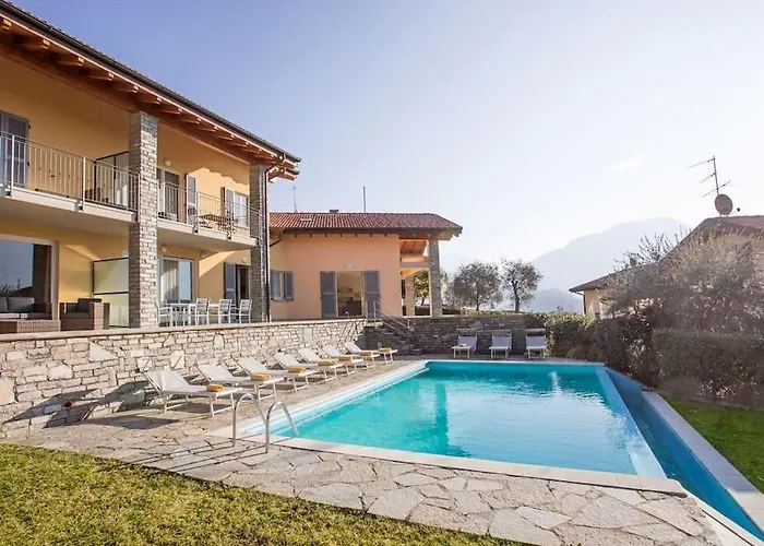 Sanny-grande B Sleeps 8 With Pool By Italian