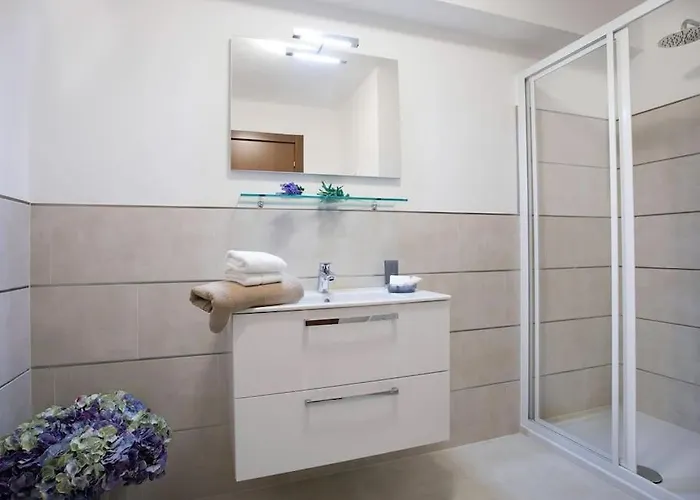 Sanny-grande B Sleeps 8 With Pool By Italian