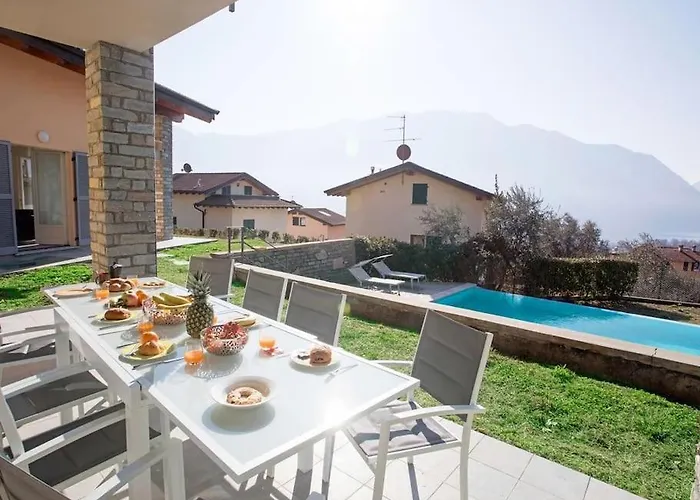 Sanny-grande B Sleeps 8 With Pool By Italian *