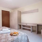 Sanny-grande B Sleeps 8 With Pool By Italian アパート オッスッチョ