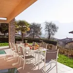 Sanny-grande B Sleeps 8 With Pool By Italian アパート *