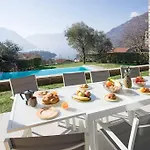 Sanny-grande B Sleeps 8 With Pool By Italian アパート *