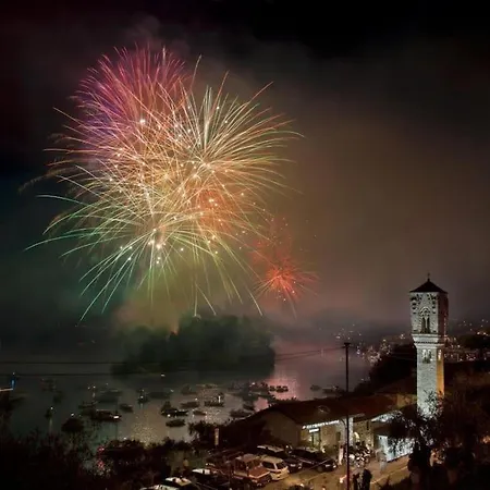 Sanny-grande B Sleeps 8 With Pool By Italian Ossuccio