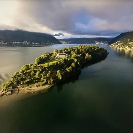 Sanny-grande B Sleeps 8 With Pool By Italian Daire *