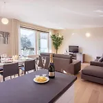 Sanny-grande B Sleeps 8 With Pool By Italian Appartement Ossuccio