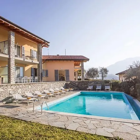 Sanny-grande B Sleeps 8 With Pool By Italian